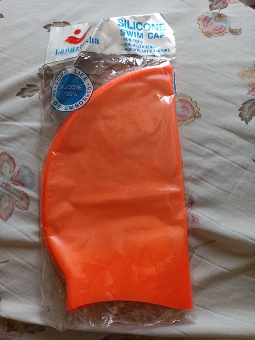 Нова плувна шапка