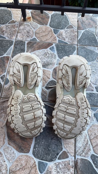 Balenciaga track 43
