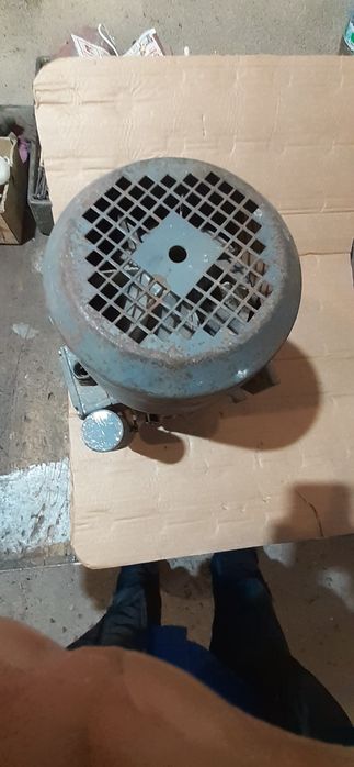 Ел.двигател 2,2kw и вал свалени от циркуляр