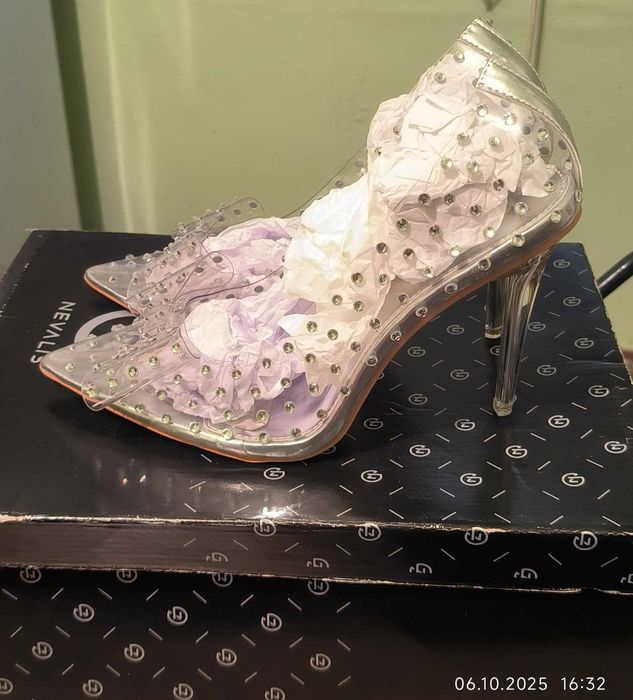 Vând sandale dama ocazie