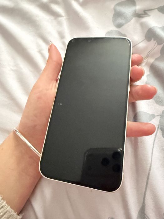 Iphone 14,foarte bun,are protectie pe ecran!Primiti la telefon 6 huse