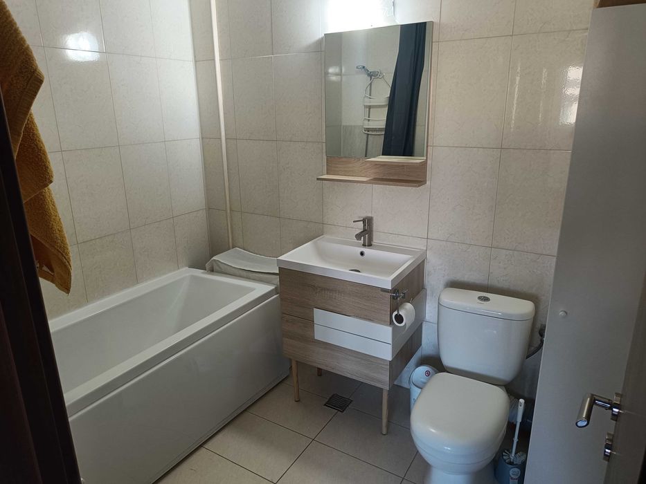 Închiriez garsoniera