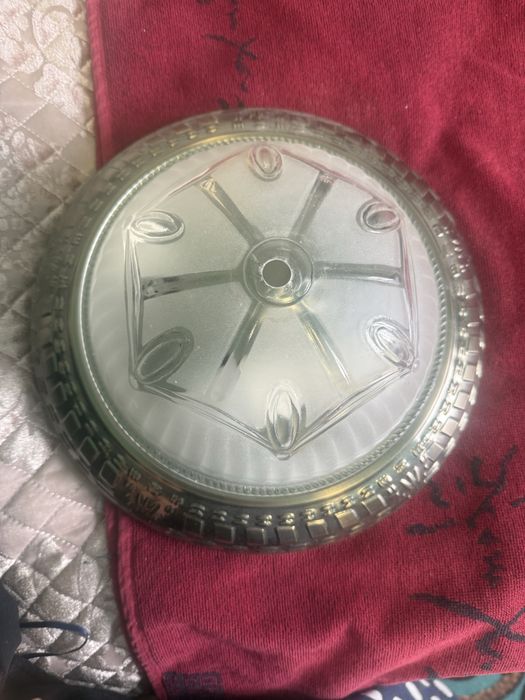 Продам люстры и бра