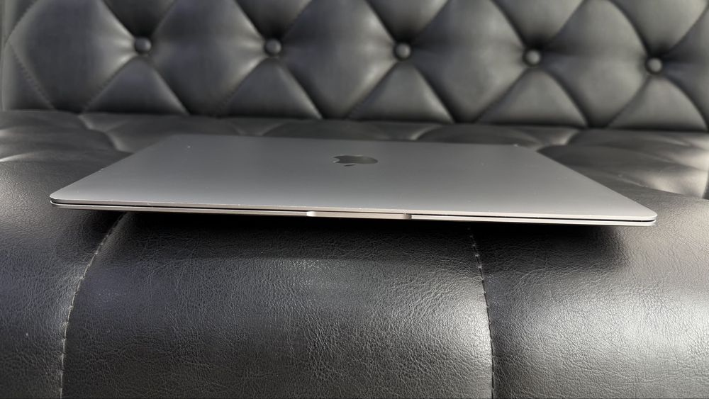 Apple MacBook Air M1 2020 года в плохом состояние