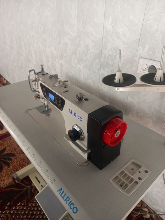 Tikuv mashinasi. Model  "Allrico"