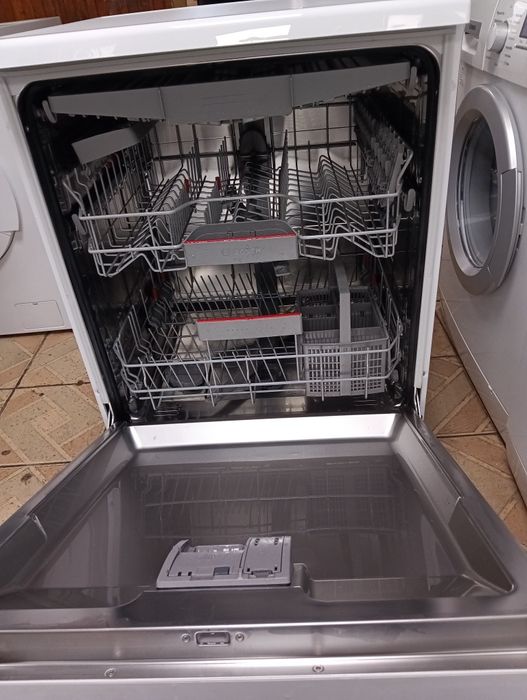 Свободно стояща съдомиялна Бош Bosch Serie 4  A+++ 60см 2години гаранц