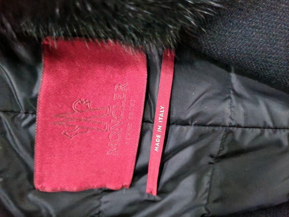 Женское пальто Moncler оригинал темно-синего цвета,воротник норка.