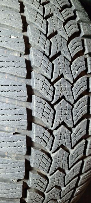 Vând 2 anvelope Debica iarna 205 55 16