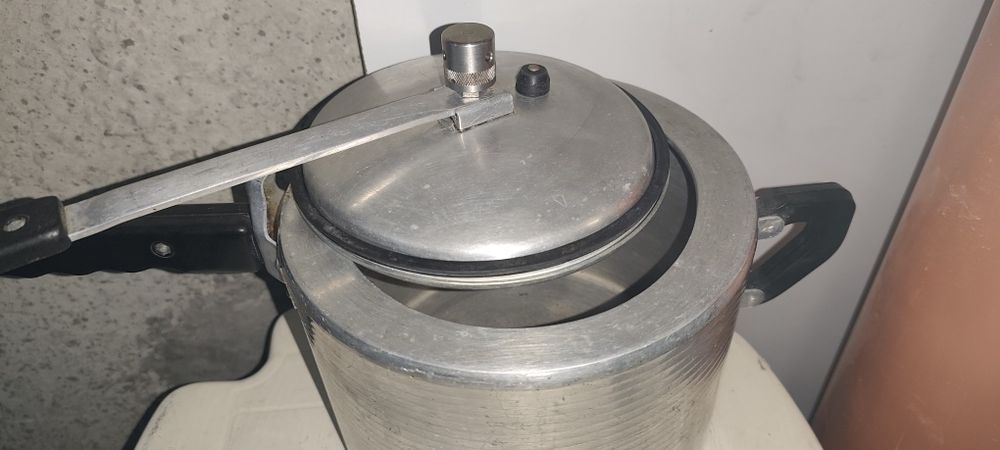 Продавам Тенджера под налягане