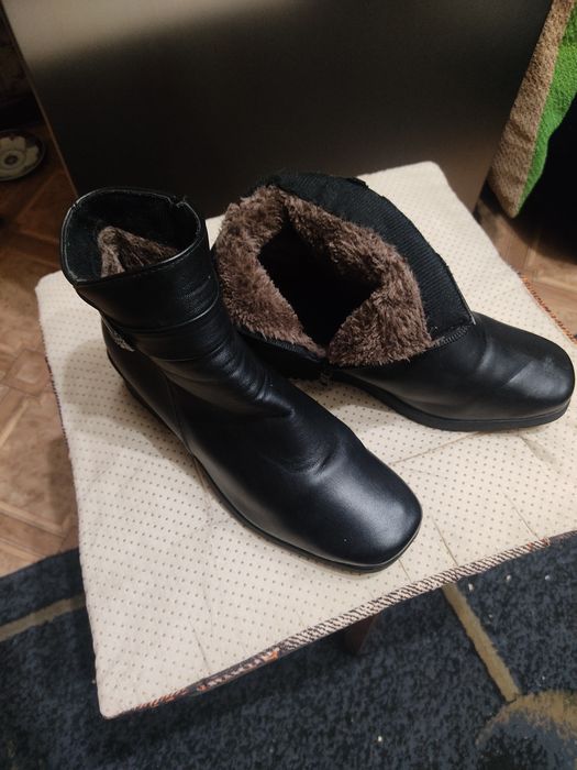 Продам женские сапоги