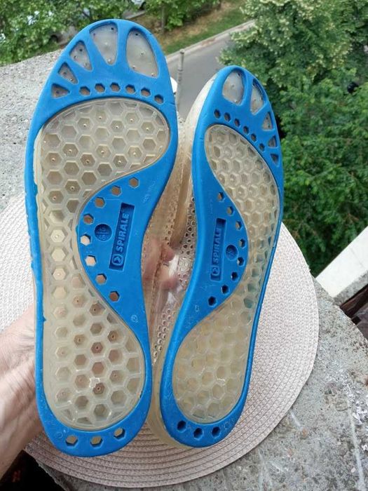 Snikersi piscina Spirale, mar. 45 (28.5 cm)