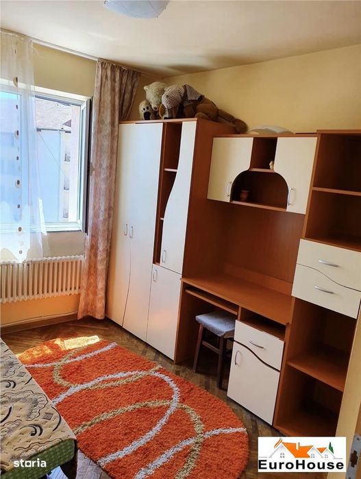 Apartament 3 Camere De Vanzare , Cetate