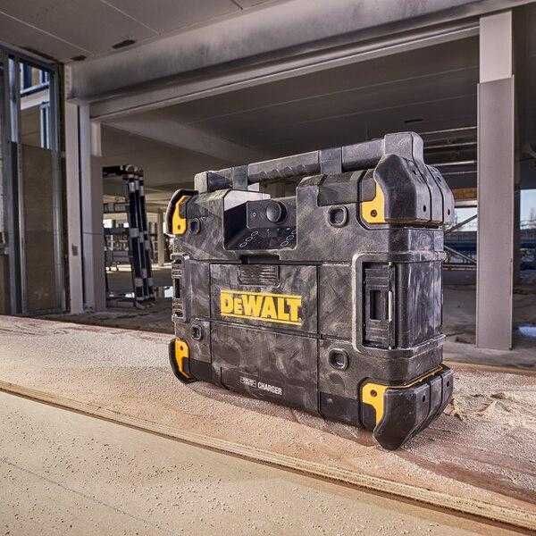 Професионално радио DeWalt DWST1-81078-QW TSTAK с Bluetooth