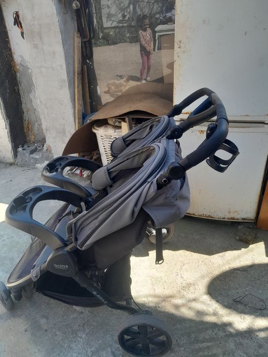 Количка за близнаци  в оотлично  състояние