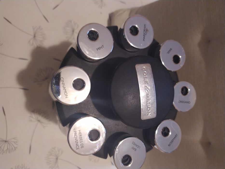 COLE--MASON  Въртящ се на 360град. комплект от 16 съда.за подправки