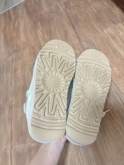 UGG sneakers (чисто нови)