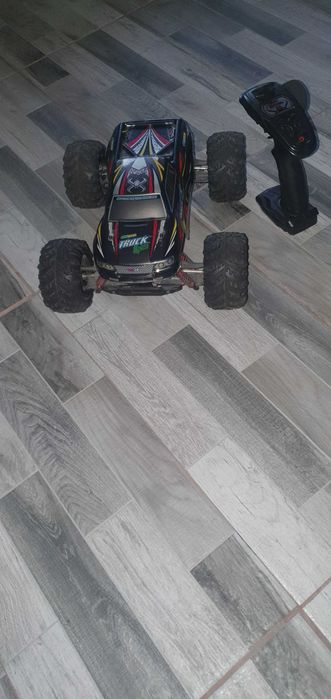 vând mașină cu telecomandă