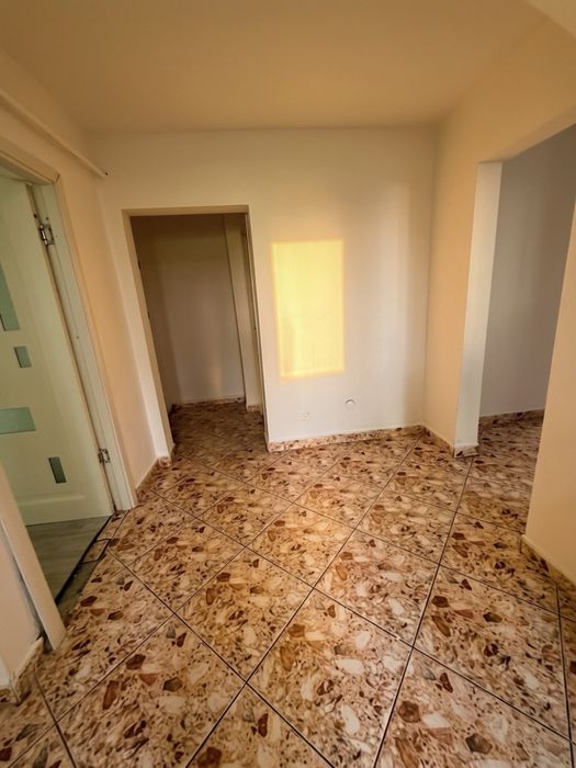 Urgent:Vand apartament 3 camere decomandate