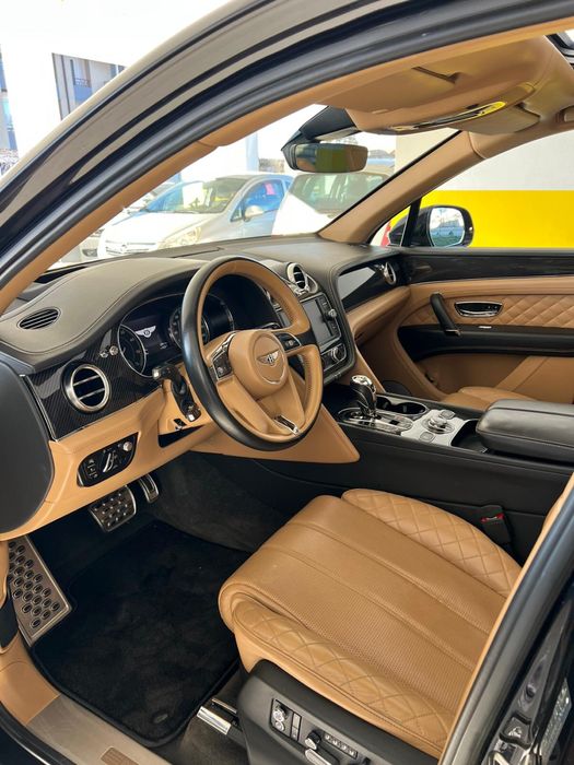 Bentley Bentayga V8