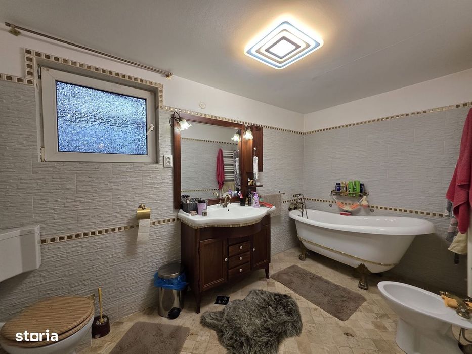 Casă spațioasă cu etaj, utilități complete și piscină – Simeria, HD