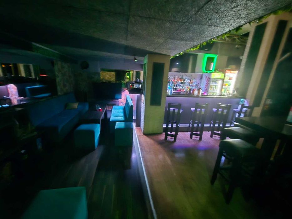 Ресторант и бар, Център