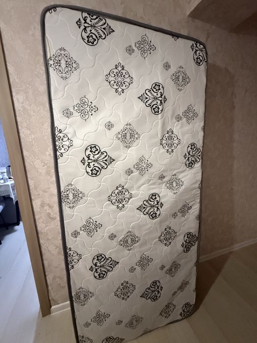 Продам. Матрац 90 на 100 новый
