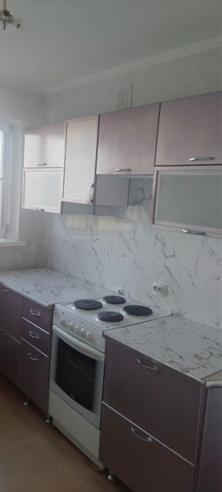 Продам кухонную гарнитуру с плиткой