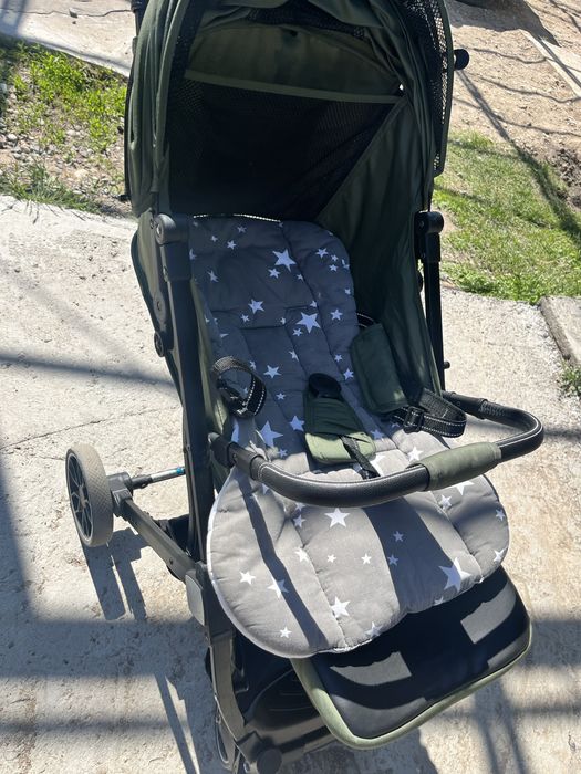 Детская прогулочная коляска