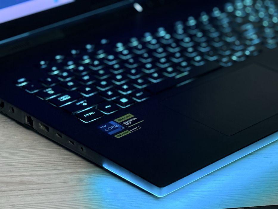 Asus Rog Scar 18 i9-14900HX RTX-4080 12Gb 32/1Tb