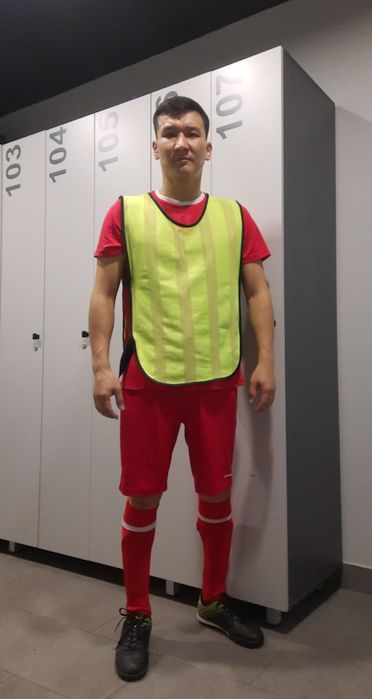 Бутсы, щитки, гетры, футбольная форма