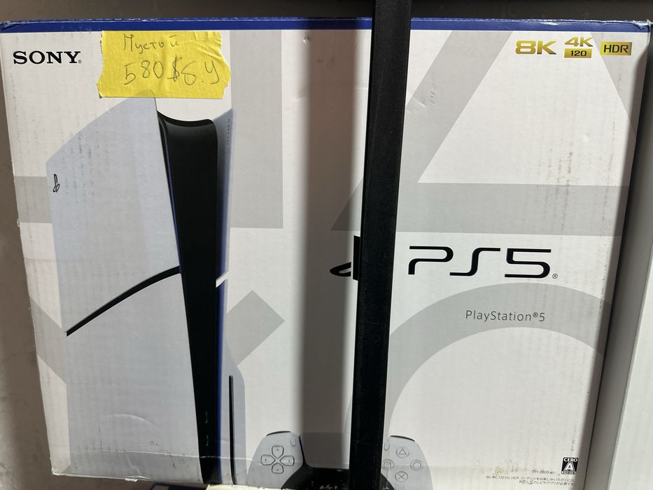 Продам почти новый playstation slim 1TB пустой