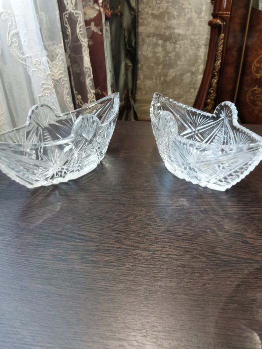 Продам хрустальные вазы- салатницы.