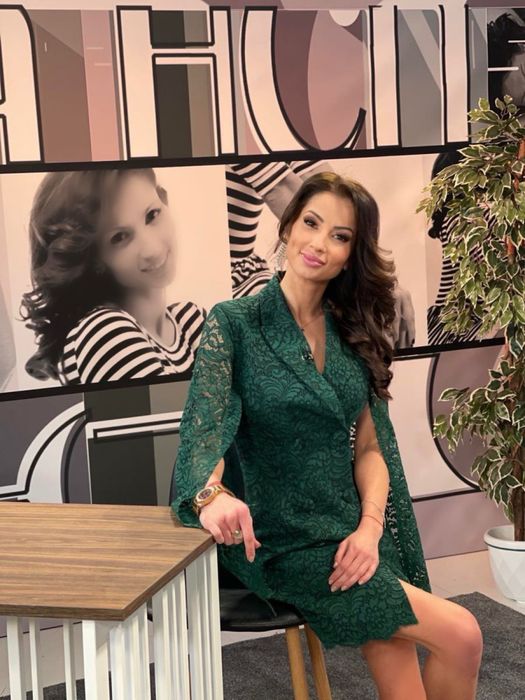 AVIN дантелена рокля в зелен цвят