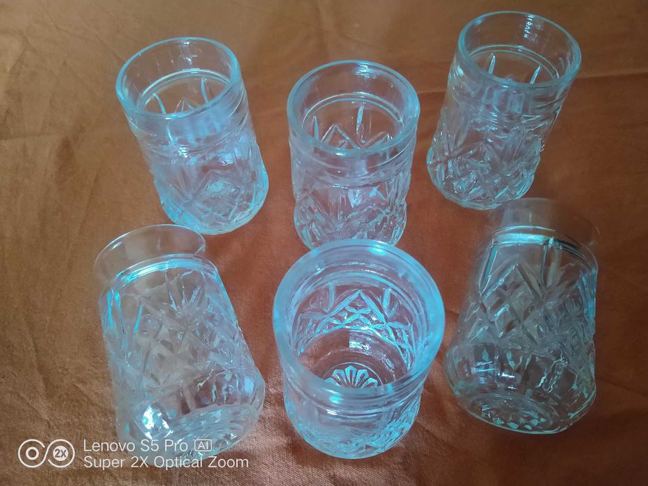 Комплект от няколко стъклени чаши