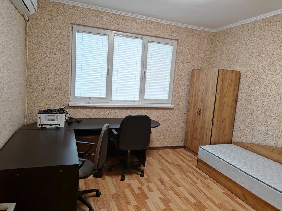 Дава се под наем Тристаен апартамент в София, Лозенец - 95 кв.м за 990 € - Снимка #2