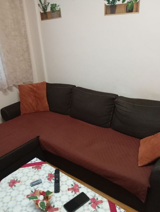 Продавам Ъглов диван с функция за сън