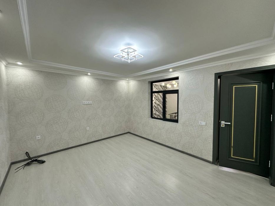 2 сотокли 2 қаватли 6 хонали енги коттедж сотилади