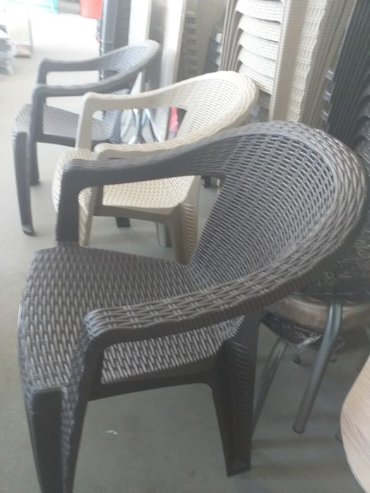 Vand scaune de terasă premiu deosebite