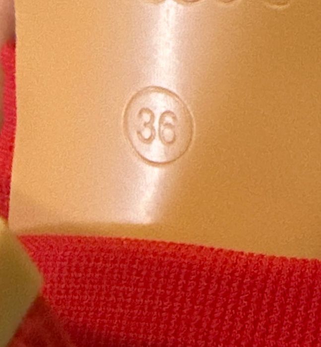 Червени елегантни сандали с удебелен ток