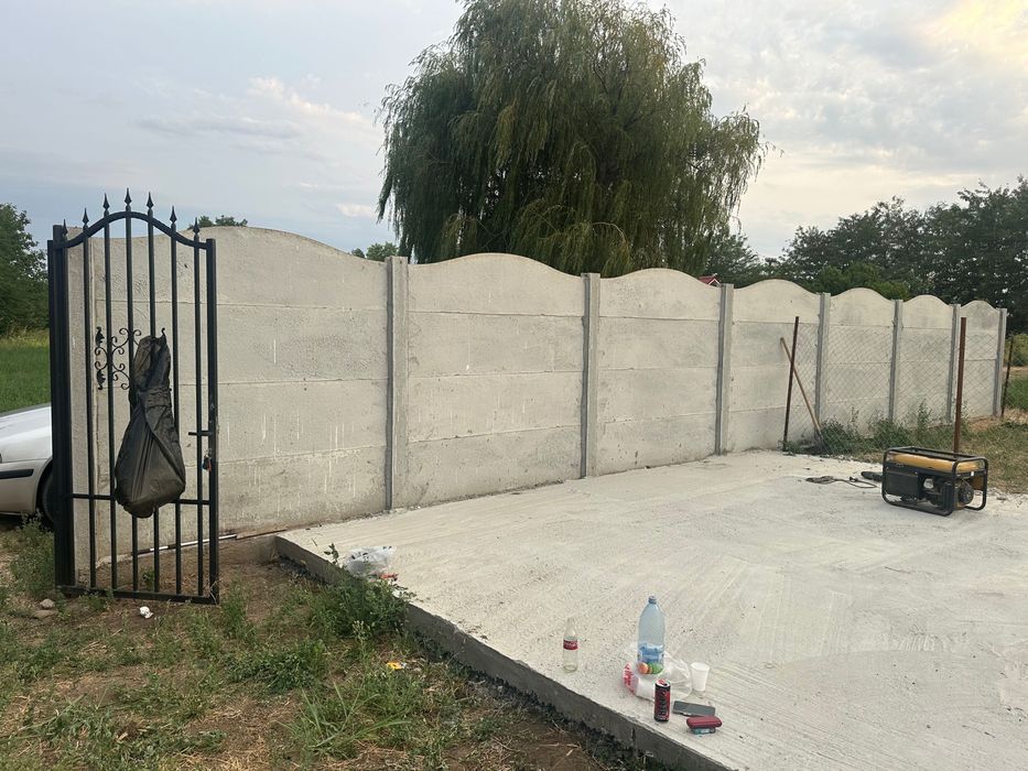 Gard de beton din plăci