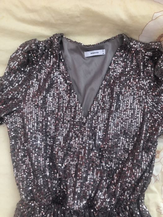 Рокля с пайети от Резървд