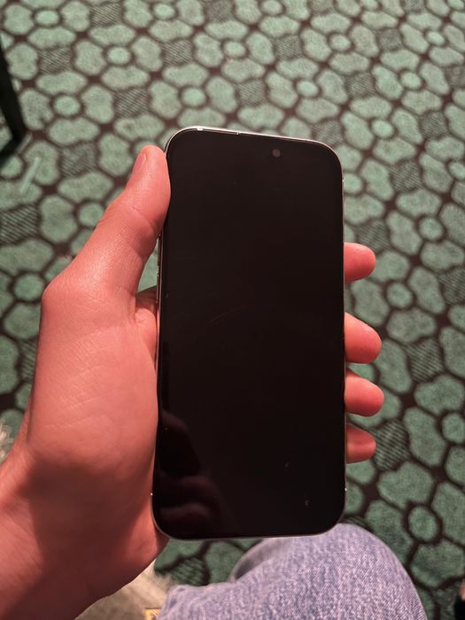 Продам айфон 16 про на 256 гб