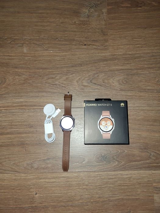 Smqrtwatch Huawei GT5 curea maro 2 butone