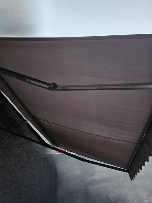 Copertină retractabilă