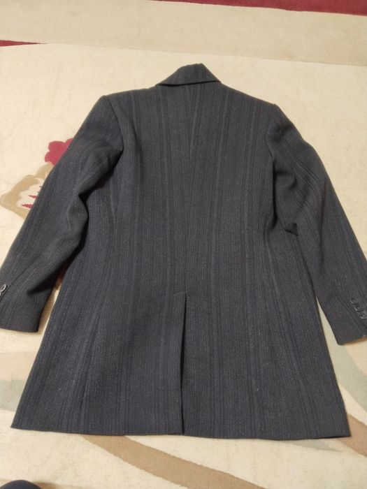 Продам мужское пальто в отличном состояний.Размер 46.Цена:5000 тг.