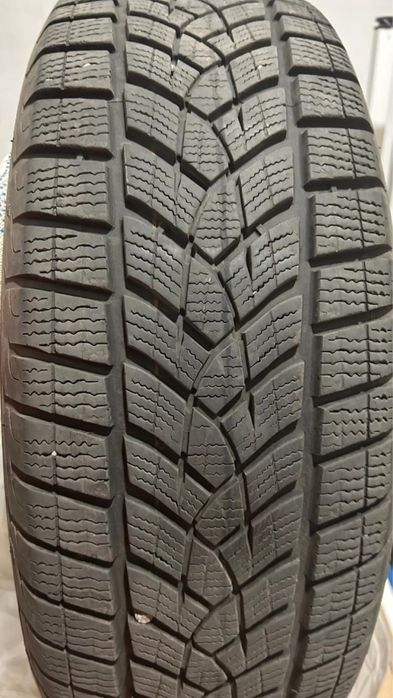 Продам всесезонные шины Goodyear