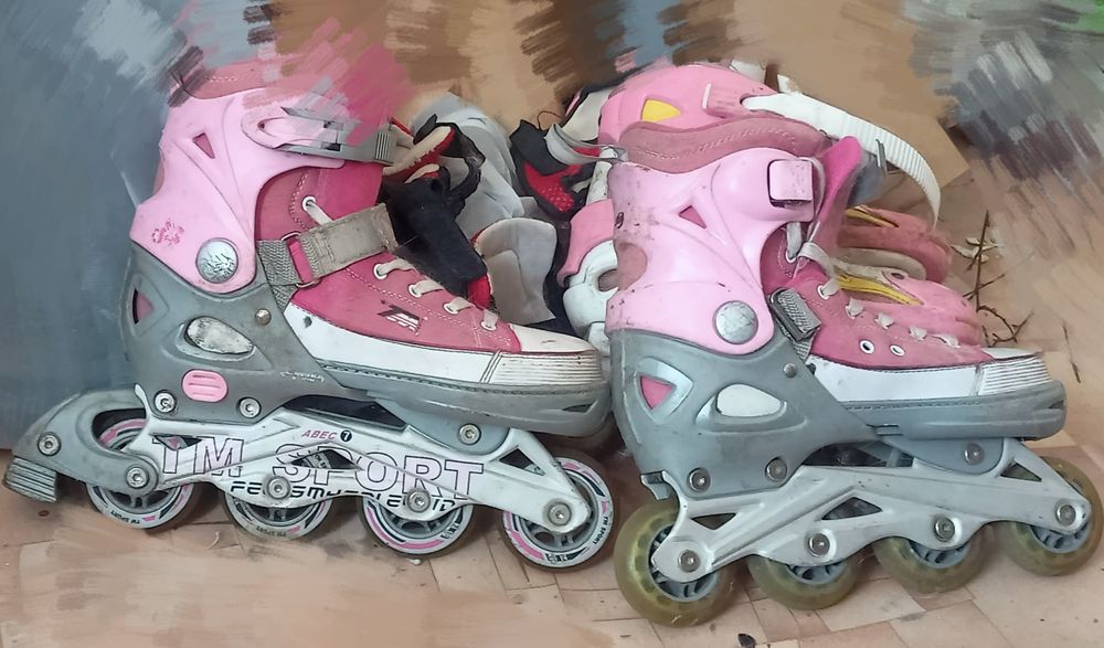 Две пары   роликовые  коньки