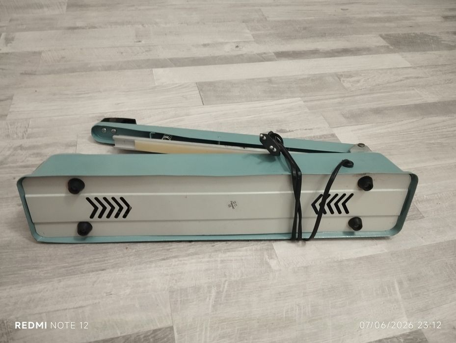 Paket yopishtiruvchi apparat sotiladi