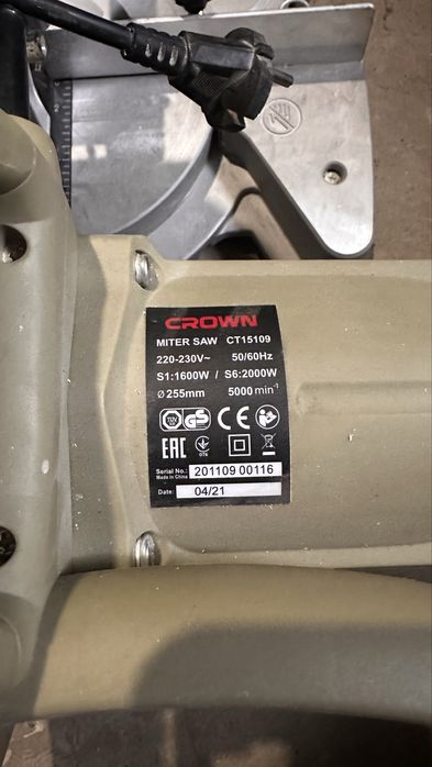 CROWN торцовочная пила