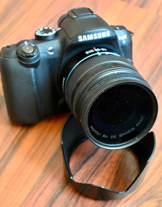 Camera foto Samsung NX5 mirrorless cu obiectiv Samsung NX 18-55 OIS 58